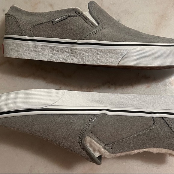 VANS Asher Suede Sherpa Slip-On Sneakers Light Gray Women's Size 9 New - Picture 2 of 9